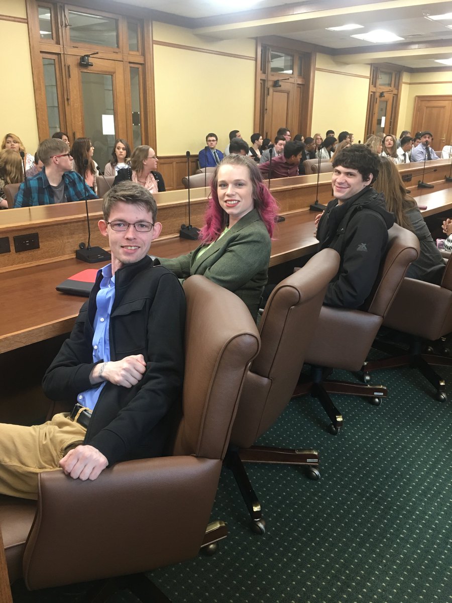 ASUNewport's tweet photo. #ASUNewport students participated in the Student Leadership Day at the Capitol today! Our students visited with legislators about the legislative process, campus safety, tuition assistance and issues facing community colleges! #ASUNewport #arstatecapitol #BeYouBetter https://t.co/tRphiEeM42