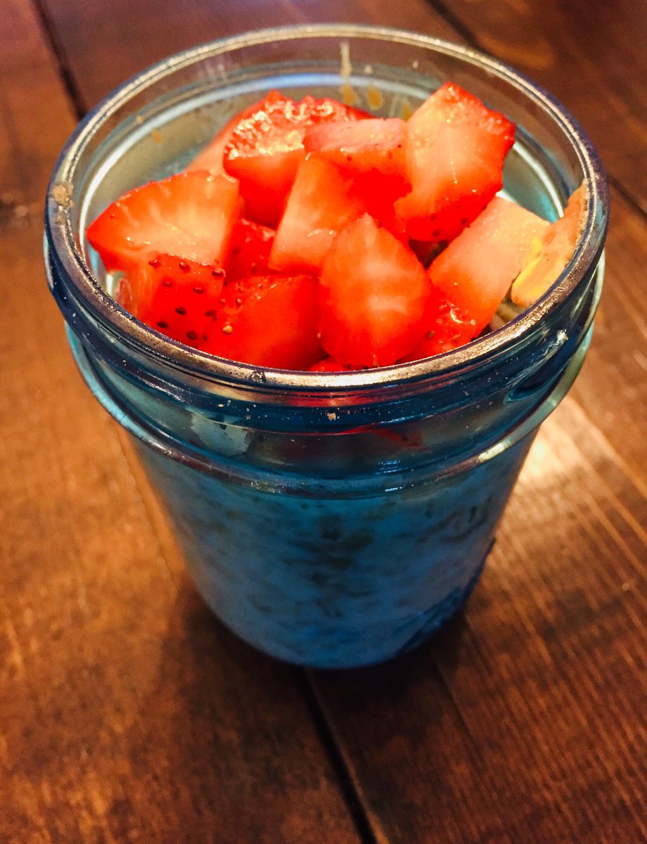 GlitterOnADime's tweet photo. For Week 10 of #52WeeksofPinterest I tried a yummy overnight oats recipe from @letseatcakeblog! π
https://t.co/nIpGk3YyKG
#overnightoats #healthybreakfast #frugalmeals #frugal #Foodie #pinterestchallenge https://t.co/oAgGhzt5BP