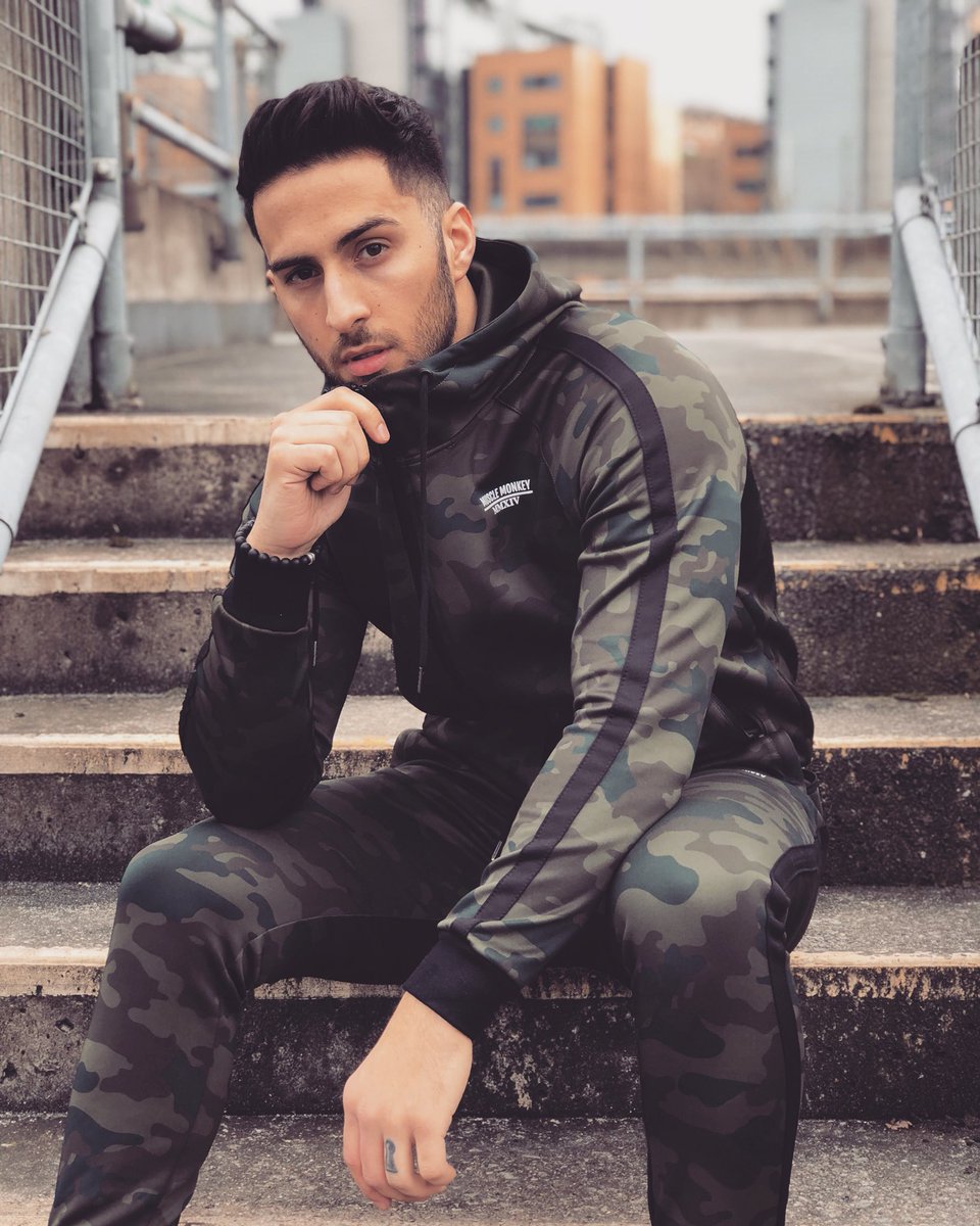 MARC0_ALEXANDRE's tweet image. Oi this tracksuit form @MuscleMonkey is absolute flames 🔥