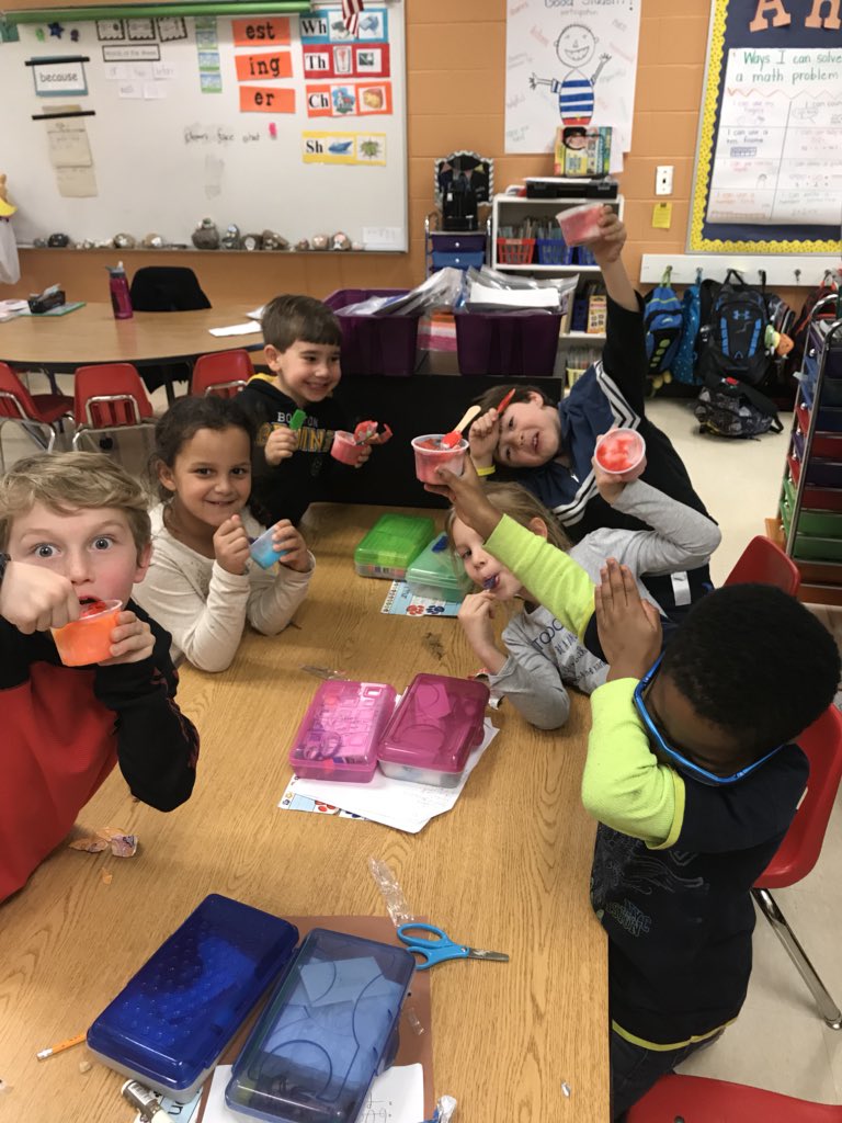 Mavridogloua's tweet photo. Thanks PTA for the sweet treat. @TheBarnwellBeat #boxtopwinners https://t.co/Pvi4p7HJvf