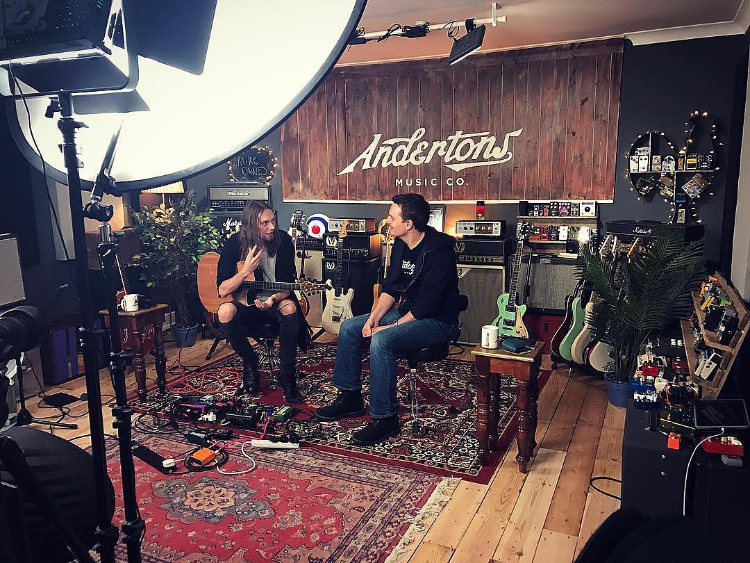 tonewoodamp's tweet photo. ๐ถ Behind the scenes shot of #ToneWoodAmp artist @MikeDawesMusic during a #captainmeets session with @LeeAnderton123 @jossjohnallen & @mrpeterhonore at @andertonsmusic Stay tuned for the interview!! ๐ถ https://t.co/atmidrjt8Q