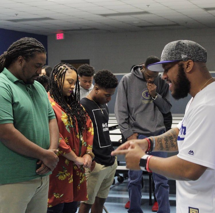 varsityministry's tweet photo. We pray that today you will walk in purpose. Today you will rest in God’s finish work. We believe that blessings and opportunities are chasing you down in Jesus name! Amen! #varsity #varsitytakeover #nlim #inspiration #motivation #whyme #whymeseries #studentministry #prayer https://t.co/EzufGojeAC