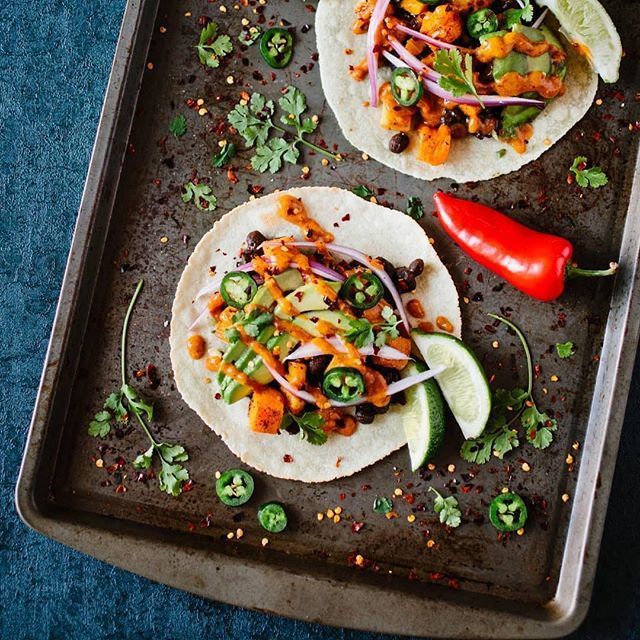 es_coolinaria's tweet photo. Vegan Black Bean & Roasted Butternut Squash Tacos 🌮📸 @dontbuttermybiscuit 🌮#TacoTuesday #vegantacos #vegan #tacos #tacotime #blackbean #butternutsquash #healthyfood #dinner #veganrecipes #food #foodlover #foodporn #foodie #veganfoodie #foodpics #foodphotography #deliciousfoo… https://t.co/QrYEiHlcbU