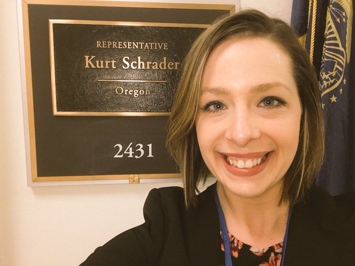 FishRoseann's tweet photo. Advocated for mental health access today at our nation’s capital. Thank you to the AMAZING psychologists with the Oregon Psychological Association for making a difference in the lives of so many Oregonians! #PLC2018 #advocacy #psychology #gradstudentleaders @APAGradStudents https://t.co/Mjlzi7UkHG