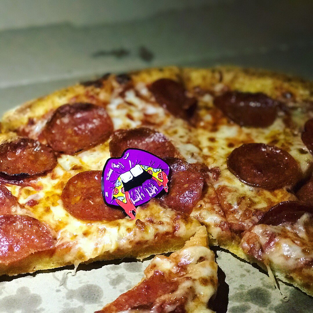 thatglitchbitch's tweet photo. P โก๏ธ S โก๏ธ A โก๏ธ
We fucking love ๐ PIZZA ๐
That is all.
#pin #pins #enamelpin #lapelpins #pingame #pinsofig #pinstagram #design #glitchbitch #expressionisourweapon #vampizza #pizza #vampire #lips https://t.co/MJhCPjAmio
