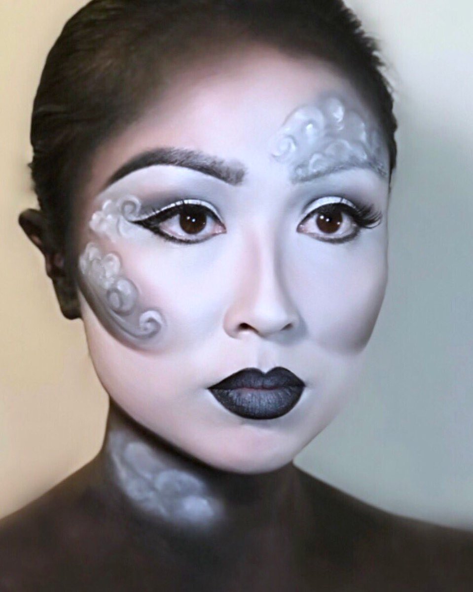 CarlenJewelle's tweet photo. Thought I’d do the #blackandwhitechallenge with my own kit. I’m gonna call it #Headintheclouds :) watch #secondchanceglam@on YT now. #glammasters #glamcarlen https://t.co/tvZTDRBCbn