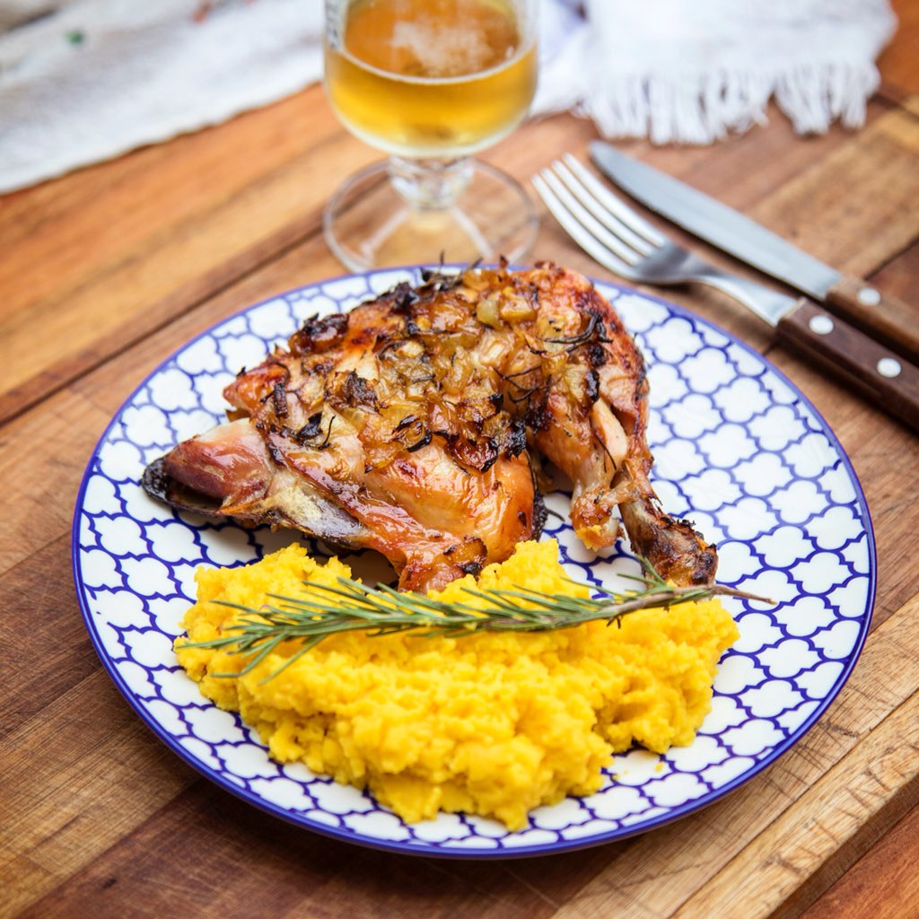 PetaRuger's tweet photo. Cuando no me quiero complicar la vida, hago estos Muslos de Pollo al Limón son muy fáciles y sabrosos #EnElHornoConPeta #PolloKZero #SencilloySabroso #CocinaFacil https://t.co/FxFfkvWhKQ
