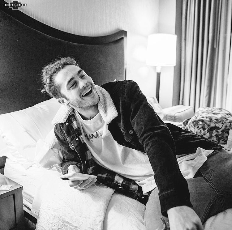 depuis qu'j'suis p'tit, j'aime les bonnes meufs et jour et nuit, j'pensais bonnes meufs