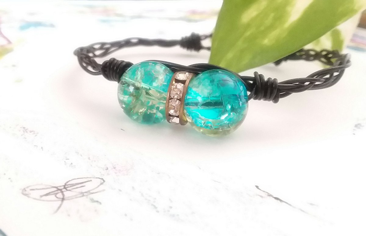 A bracelet from my Black Wire collection #handmade #handmadejewelry #handmadebracelet #wirebracelet #blackwire #jewelryforsale #wristwear #stackable #jewelryseller #lovehandmade #shophandmade #jewelry #shopsmall #uniquejewelry