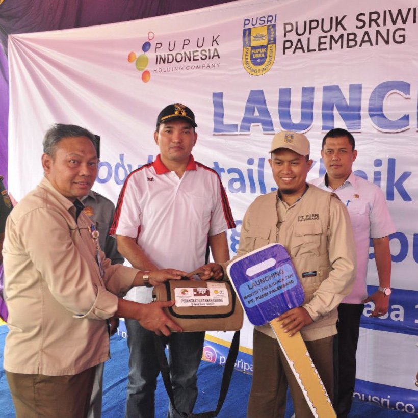 pusripalembang's tweet photo. Peluncuran Klinik Tani dan Mantri Tani di Musi banyuasin dalam rangka mendukung program Replanting Perkebunan Karet dan Sawit di Kabupaten Musi Banyuasin #replanting #karet #sawit #pusri https://t.co/Ja80TjFXuK