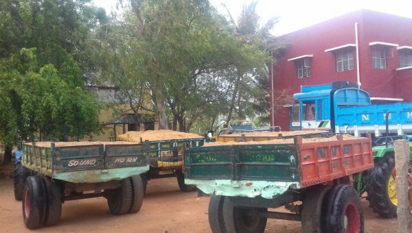 JuniorVikatan's tweet image. மணல் கடத்திய 3 டிராக்டர்கள் பறிமுதல்! - வளைத்துப்பிடித்த வலையப்பட்டி மக்கள்

#SandTheft #Pudukottai  

goo.gl/2L5bzs