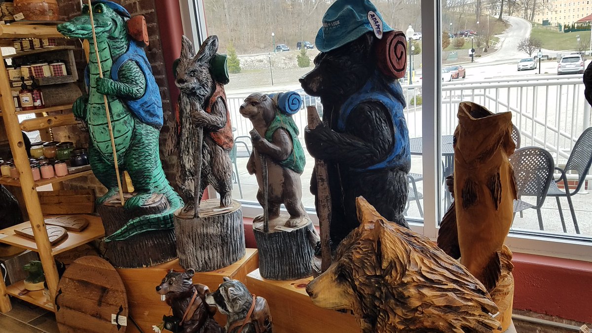 TravelWithSara's tweet image. Super fun wood carving can be found in @visitfrenchlick @VisitIndiana. The  team of professional wood carvers @bearhollowwc is amazing! The talent in this shop will blow you away~ A MUST visit while in town! #BearHollowWC #FrenchLicks #Hosted