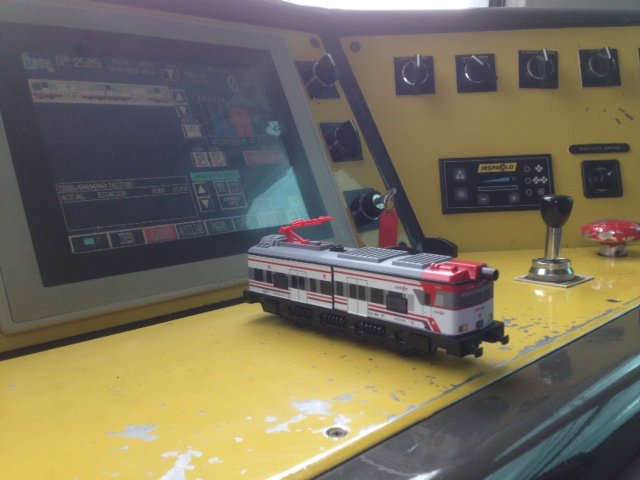 Pequetren's tweet photo. Our Cercanías de Pequetren is uploaded in the TRAM during a loading test on a bridge in Villajoyosa, Alicante.
We thank our engineer Enriqueta, it has been a pleasure to be with her while she was standing.
https://t.co/HTuntvVHOm
#Pequetrenmasquetrenes #TRAM #TRAMAlicante https://t.co/DHulMPVrSa