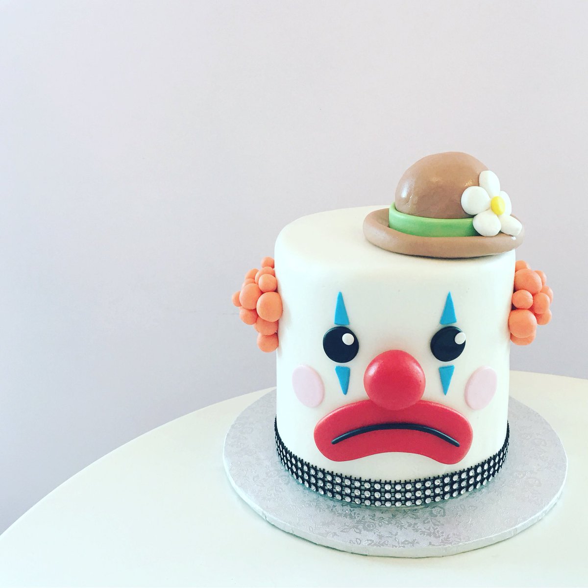 PinkBakery's tweet image. Why the long face kiddo?