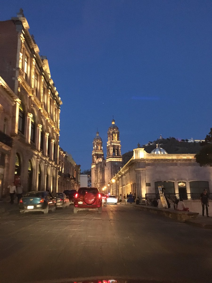 marychavezmx's tweet photo. #YoUsoTwitterPara presumir que Zacatecas tiene el azul del cielo más hermoso del mundo.

Esta es a la hora que más me gusta cómo se ve el cielo. https://t.co/IZAEA40ljb
