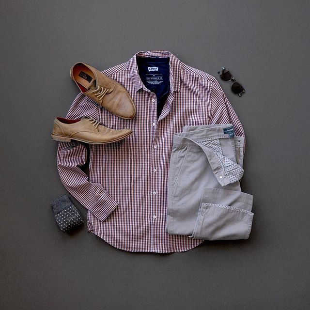 “Checking” things off my to do list today 😉 👌🏼
#seewhatididthere #getTAYLRD #taylrdclothing #mycreativelook
–––––––––––––––––––––––
Henley: <a href="/levis/">Levi's®</a> 
Shirt: <a href="/taylrdclothing/">TAYLRD Clothing</a> – Red Check
Chinos: <a href="/taylrdclothing/">TAYLRD Clothing</a> – Light Grey
Shoes: <a href="/bullboxershoes/">Bullboxer Shoes</a>
Socks: … instagram.com/p/BgSafa3FEB4/