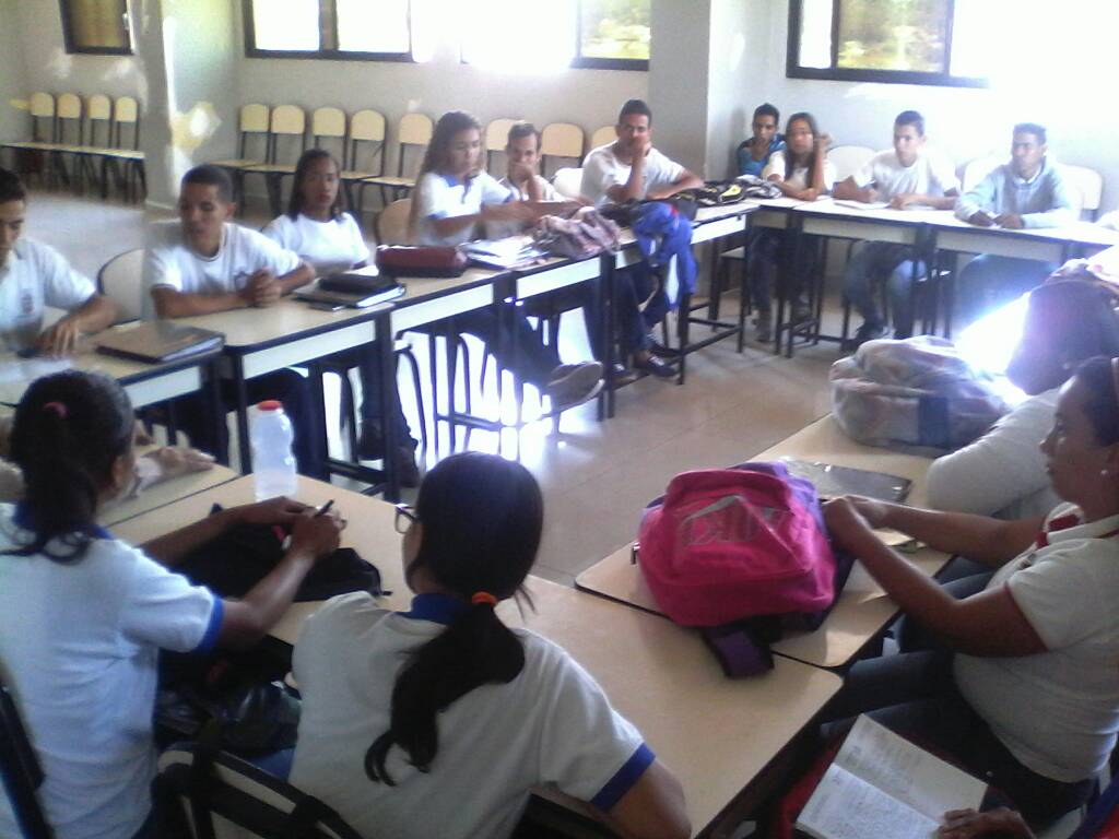 hazenstaub's tweet photo. HOY!!! Estado mayor estudiantil con la @unefa_ve CARABOBO sede Naguanagua, con los estudiantes, construyendo la universidad que ellos quieren!!!! https://t.co/rRS55yTsNo