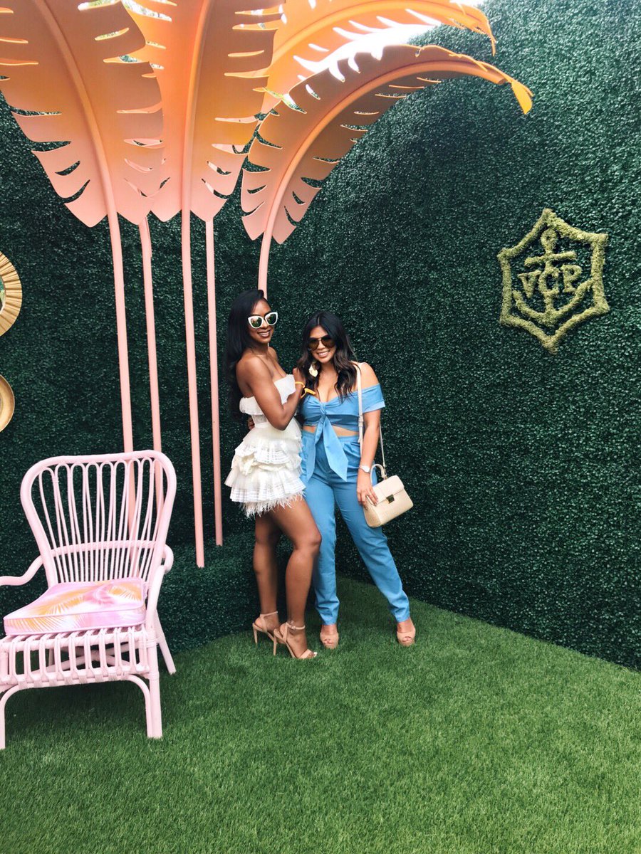 shopBRNZ's tweet photo. Living in a champagne paradise🍾🌴, check out our latest blog post in the link below! https://t.co/LdwIQ9hWGJ @veuveclicquot #VCCarnaval #ClicquotStyle .
.
.
#veuveclicquot #museumpark #roségarden
#cliquotrich #veuvecliquotcarnaval #champagneshowers https://t.co/kJyzt7Wk0N