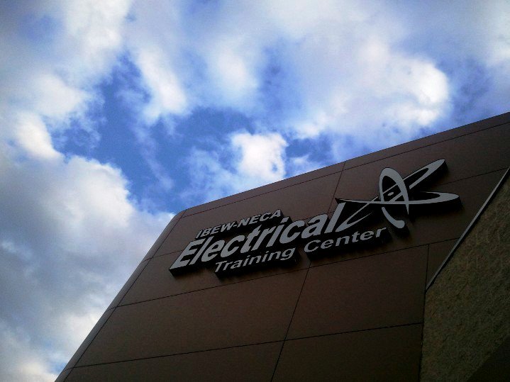 212JATC's tweet photo. Our Partnerships Create Pathways to Progress. 3-way Win Connects Greater Cincinnati's Electrical Contractors with Talent for Today and Tomorrow.#NEXGENIBEW #IBEW #NECANET #IBEWLOCAL212 #APPRENTICEOHIO #APPRENTICESHIPWORKS #ACTOHIO1 #SWORWIB #CINCINNATI
https://t.co/9nZW1zJtMI https://t.co/HYi172fIlo