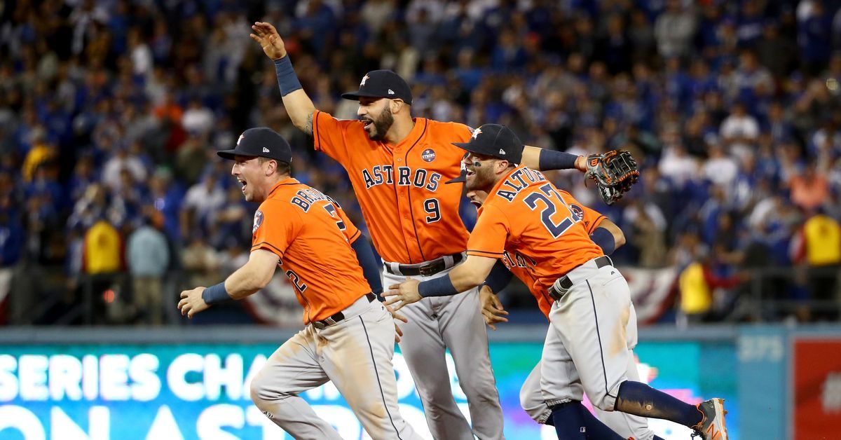 endoftelevision's tweet photo. #Facebook is getting exclusive rights to 25 Major League Baseball games. It will stream 25 #MLB games this season, and you won’t be able to watch them anywhere else online or on TV - https://t.co/7QKw4F8cFr https://t.co/YM8FAz1mp8