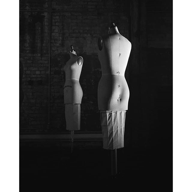 derkgs's tweet photo. #bts
.
.
.
.
#behindthescenes #form #setprops #blackandwhite #oneplus #oneplusone https://t.co/SNyiNhPpCg