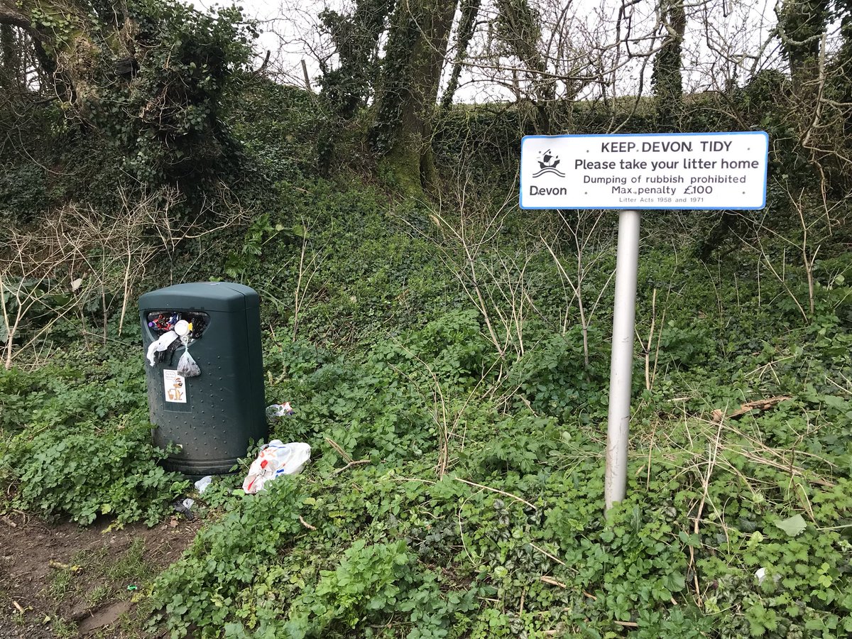 HelenaClews's tweet photo. Hum @SouthHams_DC this is VERY disappointing on Bowcombe Road Kingsbridge #rubbish #councilfail https://t.co/L8zVrPGDrR