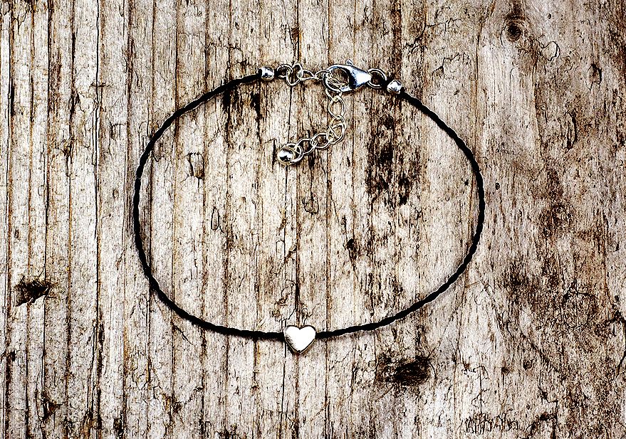 FreebirdDesigns's tweet photo. D*A*I*N*T*Y<>H*E*A*R*T
Stack your Look....www.Freebirdbracelets.com
Hand Crafted by Village Women!!! 

#Ethicalfashion #fashionista #bloggerstyle  #ukblogger #californiablogger #sanfranciscoblogger #nycblogger #fashrev #streetstylevibes #fashioninspo #inspo #streetfashion https://t.co/I1y5TPR9yJ