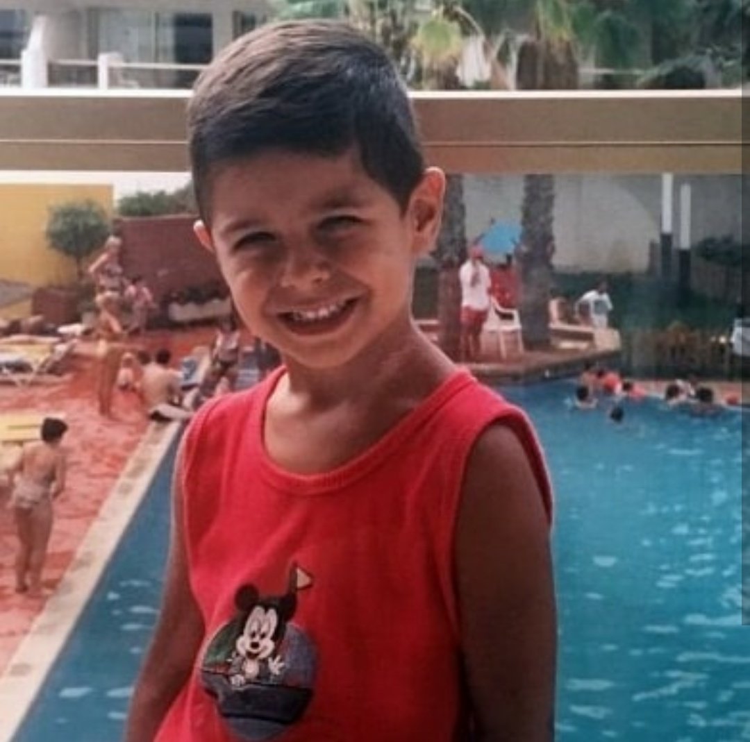 _SOMMISEREM's tweet photo. Muchisimas #FelicidadesAlfred felicidades @Alfred_ot2017 , gracias por habernos dejado conocerte a ti y a tu música y gracias por ser un ejemplo a seguir de solidaridad, humanidad, reinvicaciones.. Que no dejen de seguirte las luces  t'estimo molt #OTDirecto14M https://t.co/oTrao15tep