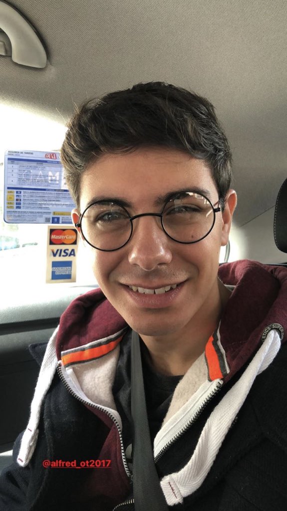 _SOMMISEREM's tweet photo. Muchisimas #FelicidadesAlfred felicidades @Alfred_ot2017 , gracias por habernos dejado conocerte a ti y a tu música y gracias por ser un ejemplo a seguir de solidaridad, humanidad, reinvicaciones.. Que no dejen de seguirte las luces  t'estimo molt #OTDirecto14M https://t.co/oTrao15tep