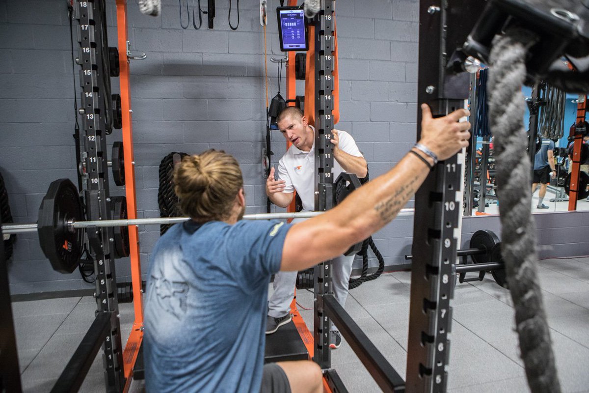 SMARTERTeam's tweet photo. Looking at power stats on the @Elite_Form between sets in the @RogersAthletic racks. Be sure to #EarnYourNumbers and #GetStrong. https://t.co/5R6EPENl2a