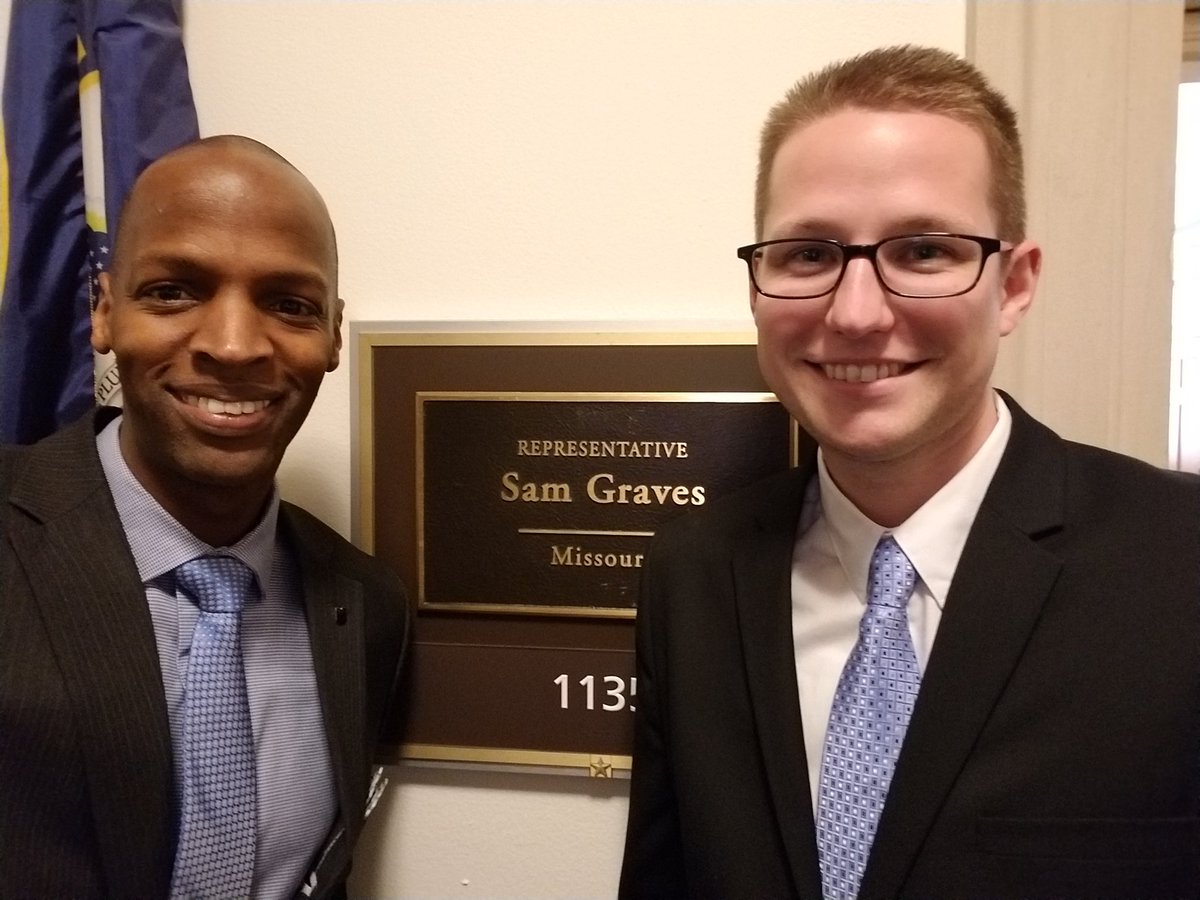 KristoffersonC's tweet photo. Meeting 10 of 10. Thank u @RepSamGraves for meeting with grad students from @Mizzou_GPC and @Mizzou_GPC at @NAGPS #NAGPSLAD2018 #NAGPSLAD #RewritePROSPER https://t.co/e5P4CWolRt