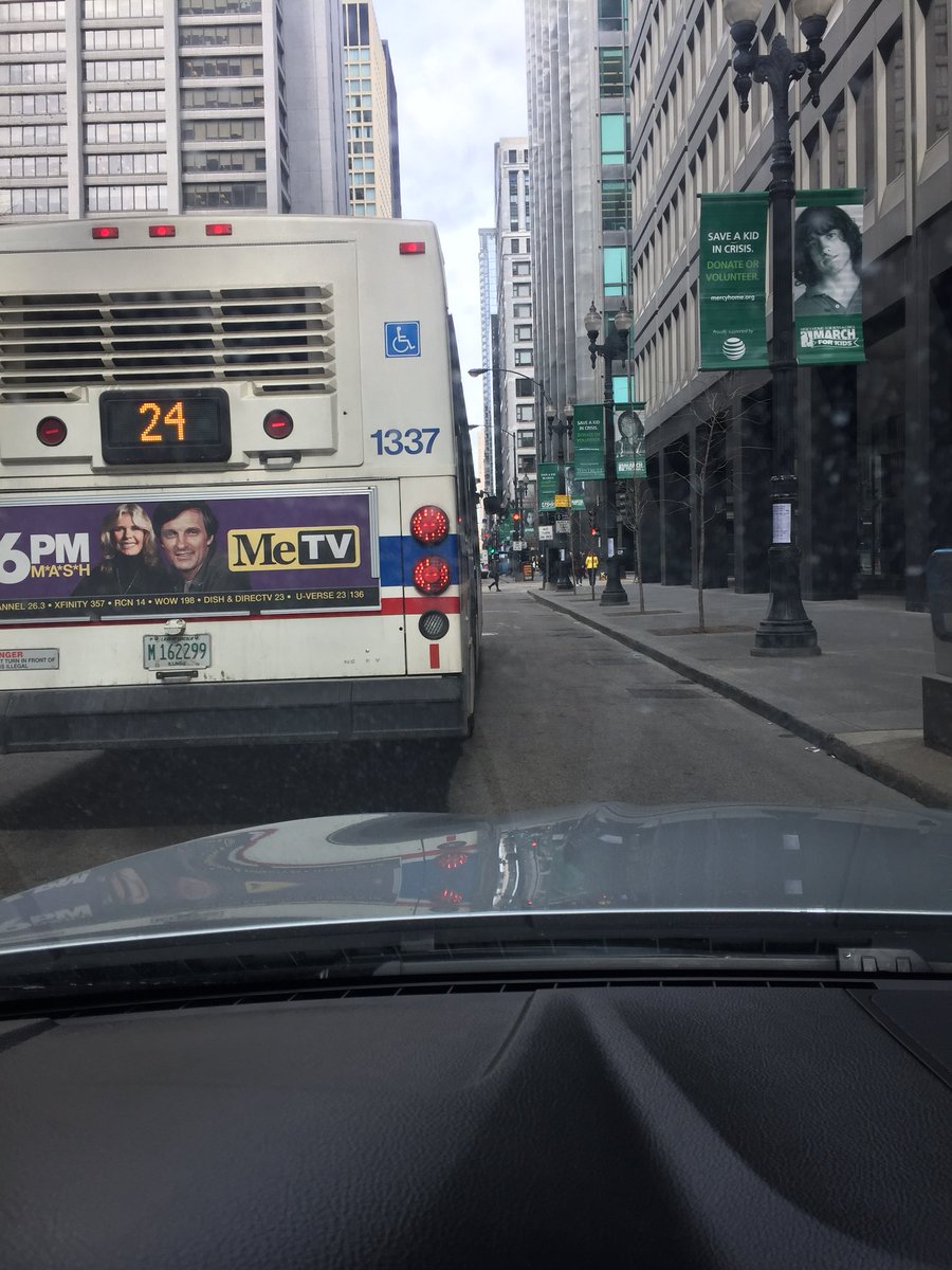 RobJohnsonNews's tweet image. Thank goodness for those @CityofChicago #buslanes so that drivers can have their own 2 lanes. #oops @ChicagoDOT #notthefirsttime