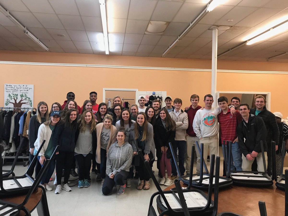 arkansasadpi's tweet photo. Had so much fun with our Greek Sing group while giving back to the community!! @ArkGreekLife #GreeksGivesWeek https://t.co/s9C77dzAmC