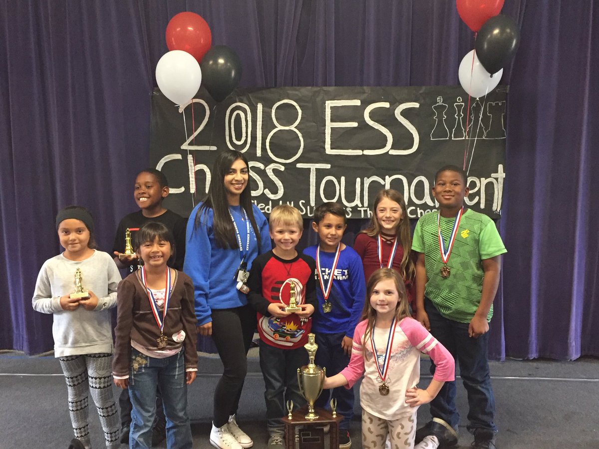 LMSVSchoolsESS's tweet photo. Congratulations to Highlands for taking the ESS Chess Team Trophy!! #Chess2018 #HIGESS #ESSRocks https://t.co/Ls0fNWqAqI
