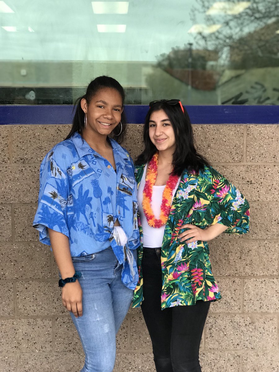 mikaylakstn's tweet image. #touristday with my favs 🌴🌞💗 #springweek