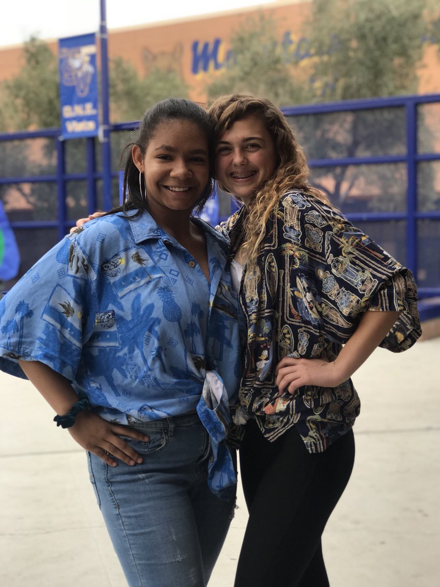 mikaylakstn's tweet image. #touristday with my favs 🌴🌞💗 #springweek