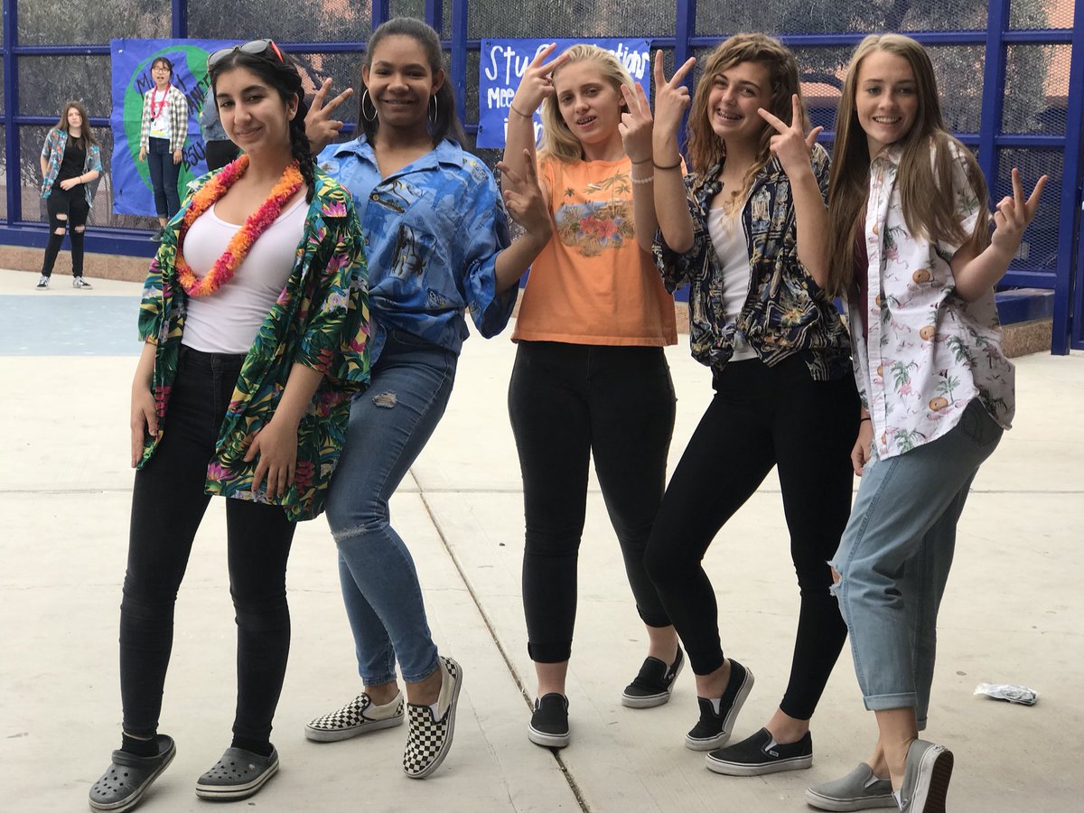 mikaylakstn's tweet image. #touristday with my favs 🌴🌞💗 #springweek
