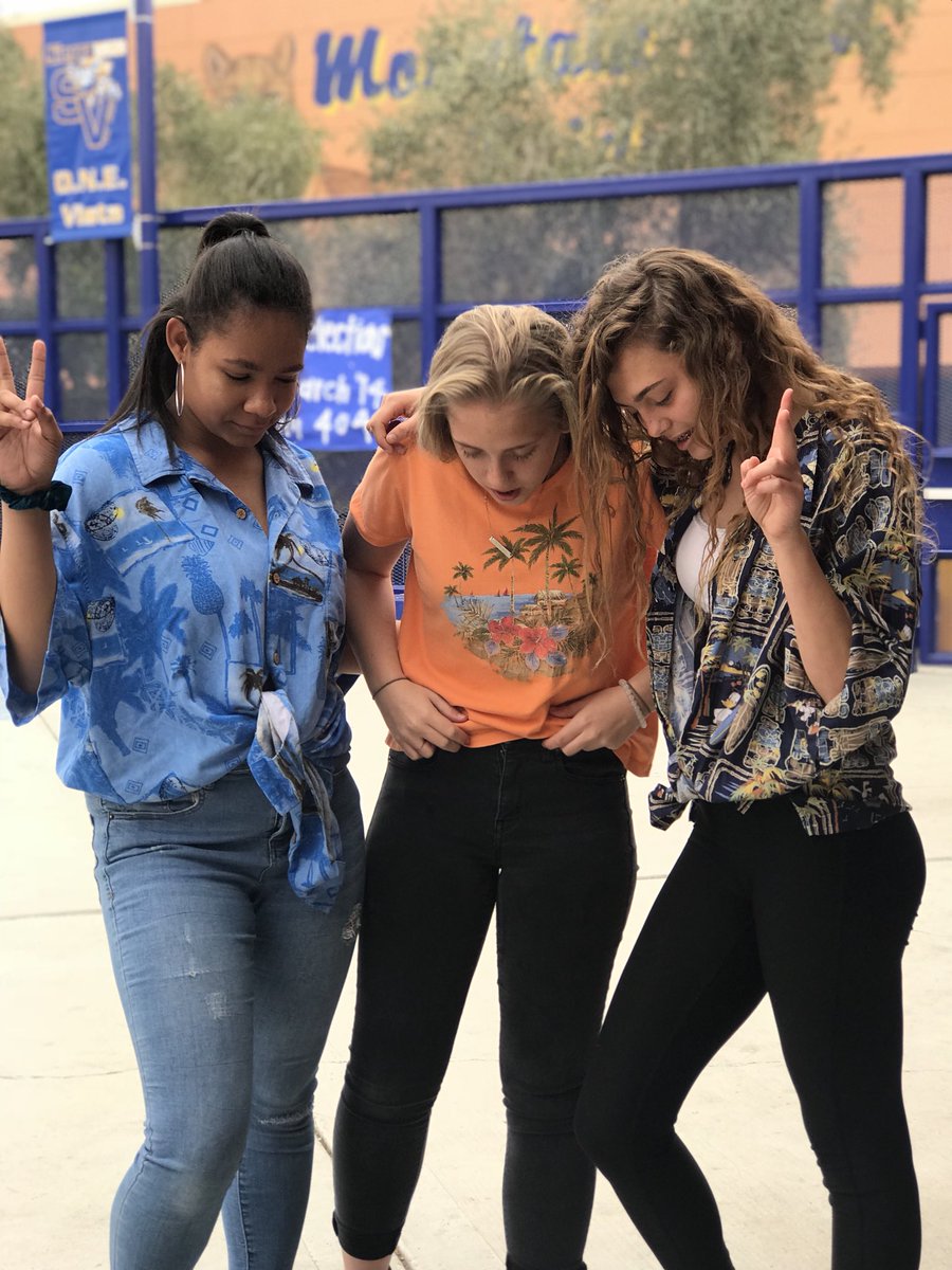 mikaylakstn's tweet image. #touristday with my favs 🌴🌞💗 #springweek