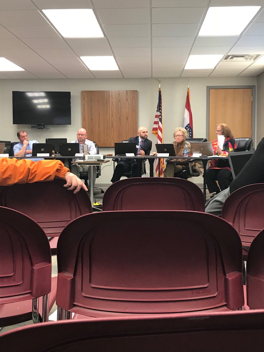 AndyBonderer's tweet photo. Moberly Public School Board Meeting. Always interesting to heaves others https://t.co/3ce4XJNDjh
