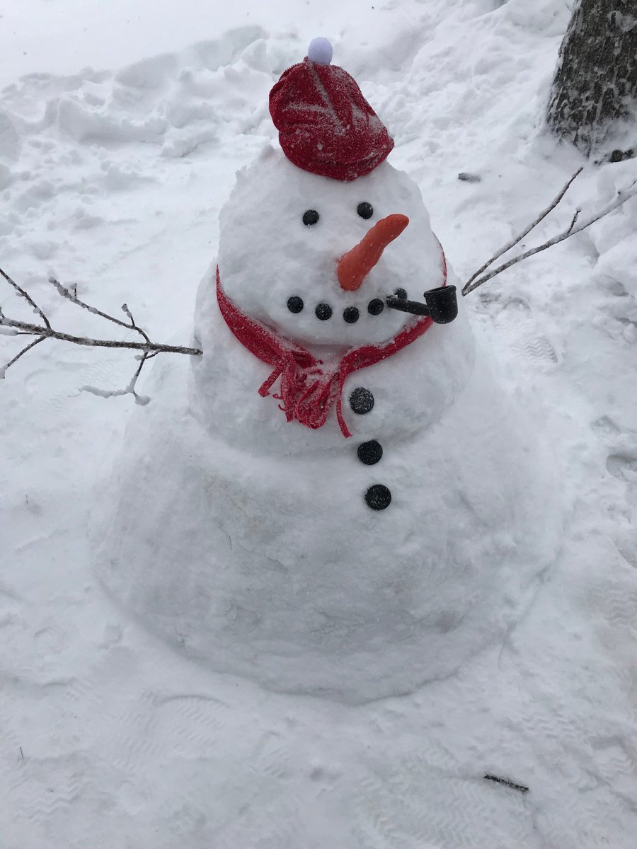 SSK2007's tweet photo. #NOREASTER3 #nicepipe ☃️#sixteeninches #snow #NewEngland https://t.co/kmNDW8qVsQ