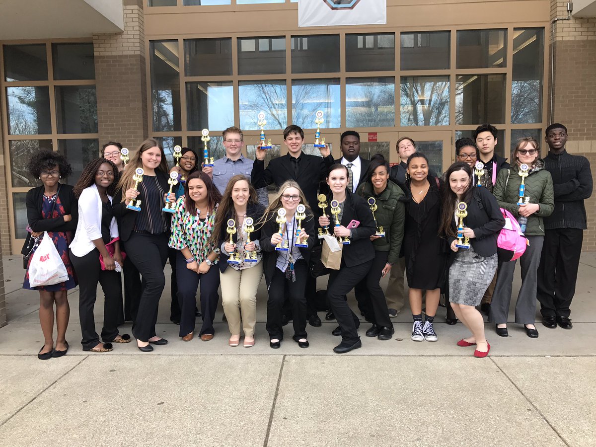 JtownFBLA's tweet photo. Way to go Jtown FBLA!! 17 students advanced to State Competition!!! https://t.co/surZyAtT3v