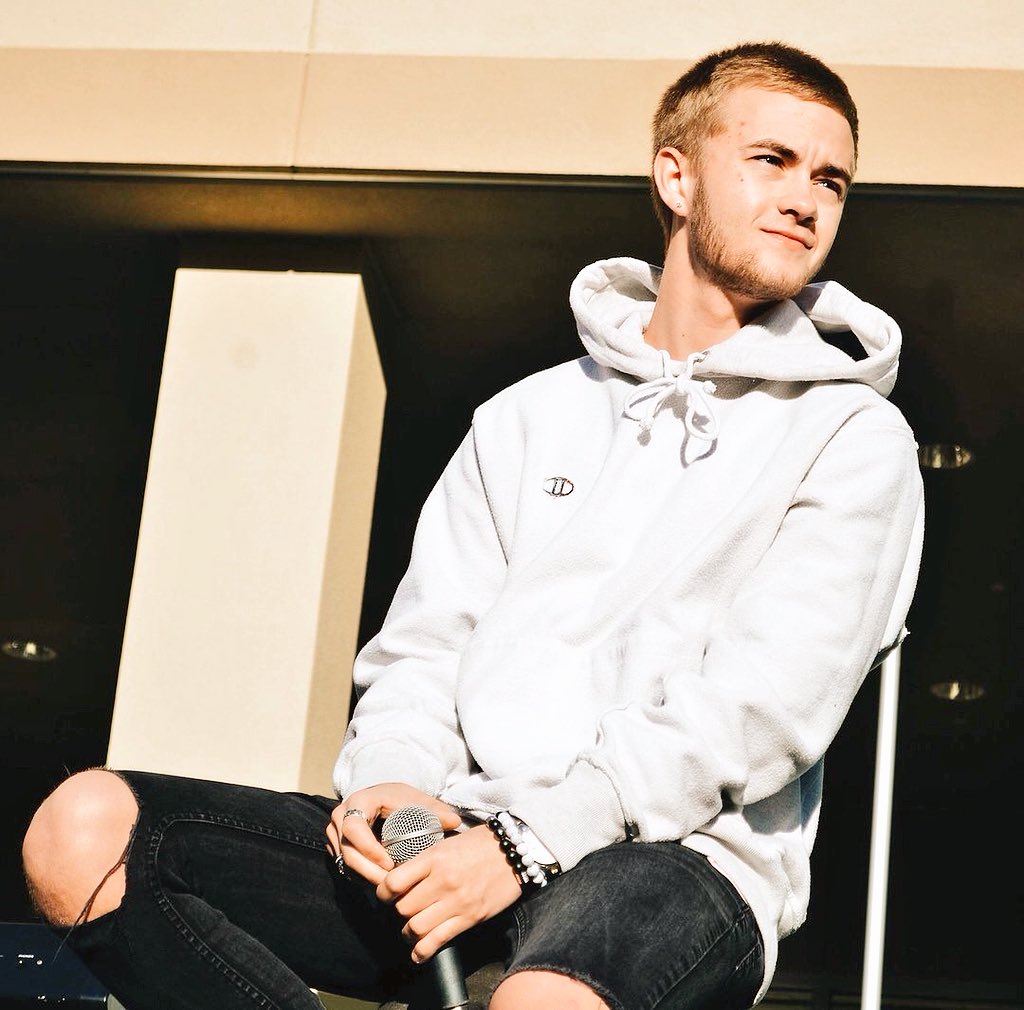 JVCKJ's tweet photo. Gilinsky dropped a strawberry on my hoodie so I had to turn it inside out... I soon realized i had stumbled upon an accidental fashion statement https://t.co/CbAbC5136G