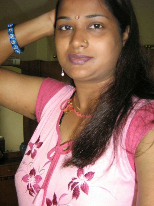 என் முலை எப்படி இருக்குனு video பாத்து சொல்லுங்க   https://t.co/ueVNJwj4M3 https://t.co/pbsWTWgPOO