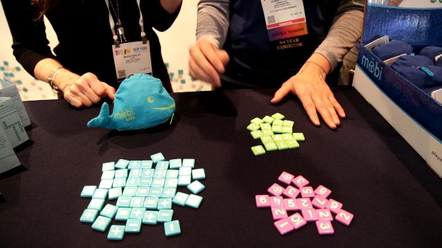 Math is fun for little ones with Möbi Kids! Learn all about this unique and portable numbers game in this #MomTV  product close-up from #TFNY: amazon.com/dp/B07BDQ4SF2