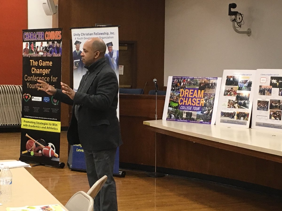 PCPatPrice's tweet photo. Leadership is important! Talking to high schoolers early is important! #naacppc_md #parentscouncilmd https://t.co/zHH9QO3Aff
