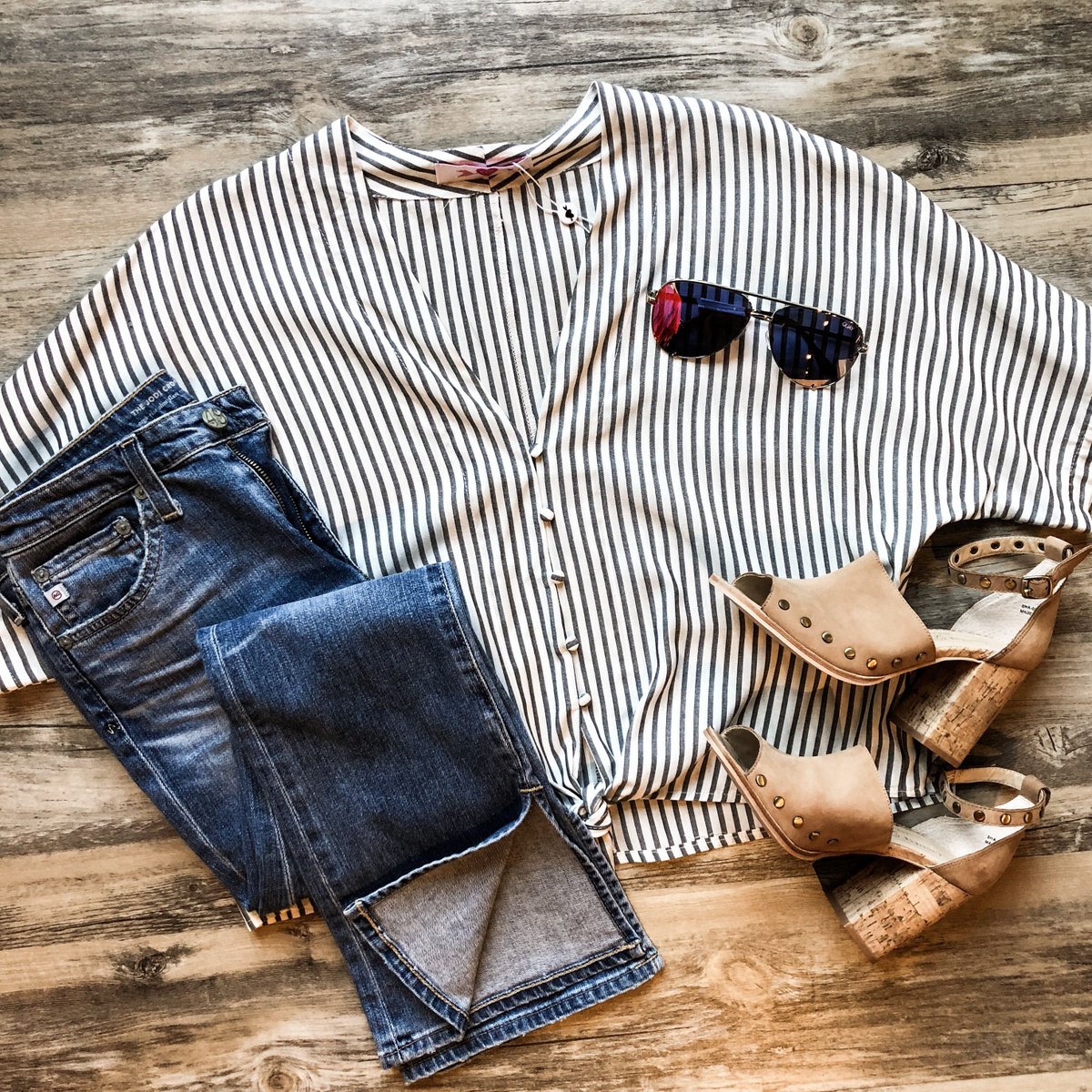 Hand_In_Pocket's tweet photo. Stay trendy this spring with this little striped top! A cropped silhouette and tie front are perfect for a pair of cropped flare denim! #shopatl #shopsmall #shoplocal #atlantaboutique #ATLboutique #handinpocket #stayHIP #womensfashion #ootd #striped #croppedflare #springtrends https://t.co/opJmQ3glEV