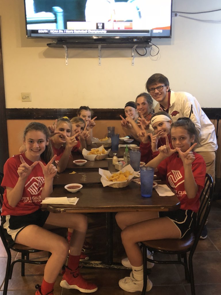 Mrawls23's tweet photo. My dream has always been to coach the Razorbacks. I think this is the closest I will get. @coachneighbors you have some future Lady Razorbacks in the making! #Mark9:23 #1-0 #TeamRazorbacks ππͺπ»ππ»π https://t.co/eXXgNboo6W