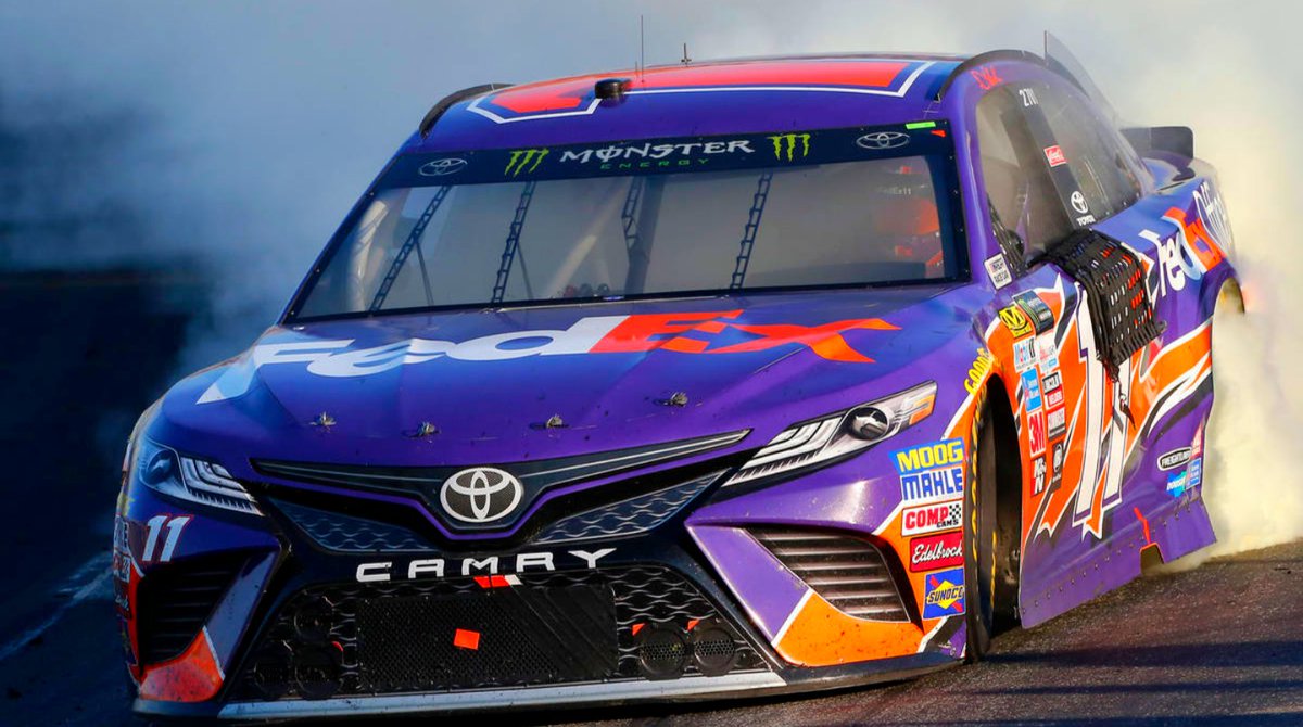 Andrez23_'s tweet image. @dennyhamlin Would you be interested in being a guest on NASCAR Race Hub for an episode? #DH11 #NASCARGoesWest 📺🏁