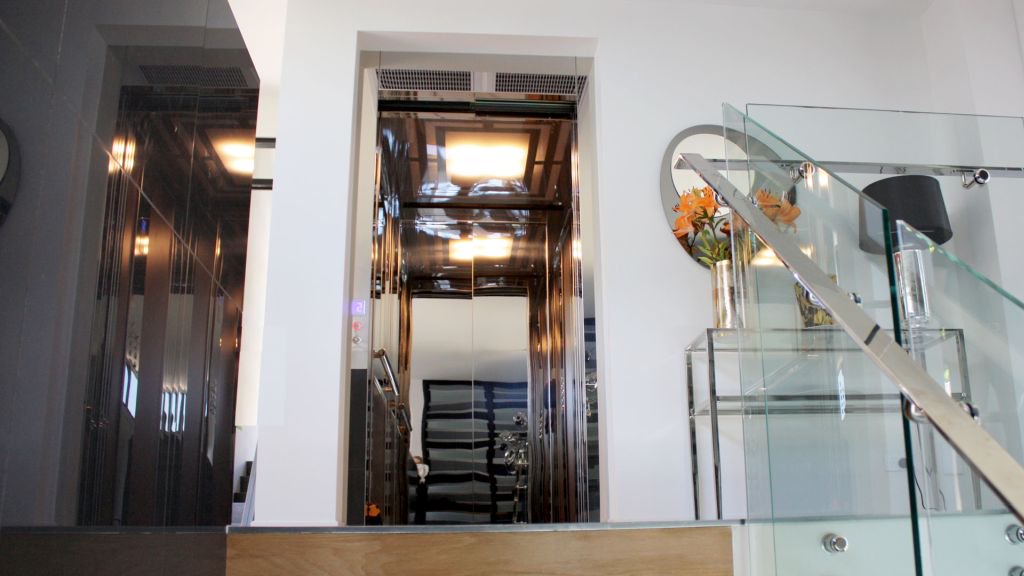 ElevatorB's tweet photo. Hamilton https://t.co/OBAEI30gVv #homeElevators #ElevatorBoutique #residentialelevators https://t.co/JuBRESn4Ui