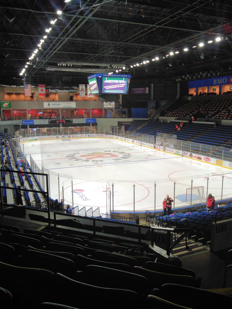 frontrowjon's tweet image. Hey @goicehogs I chose to spend my B-DAY with you watching a couple former @mkeadmirals favs of mine #OReilly #Franson also found some past favs on your wall of Fame! Look a @cbass2632 cameo as well! #NoOvertimePlease